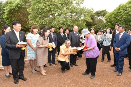 Sirindhorn with Hang Chuon Naron open Solar in Cambodia